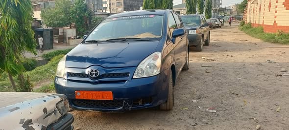 Toyota Corolla verso 7 places année 2005