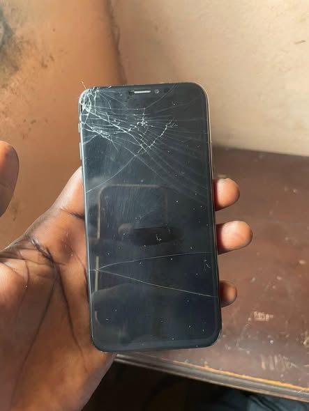 Iphone X 64GB fissuré