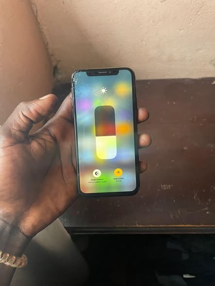 Iphone X 64GB fissuré