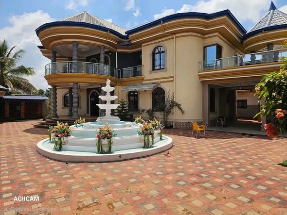 Magnifique duplex haut standing à vendre à Yaoundé ODZA