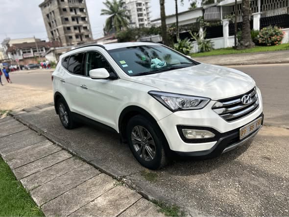 Hyundai Santa Fe 2014 – SUV Familial & Robuste