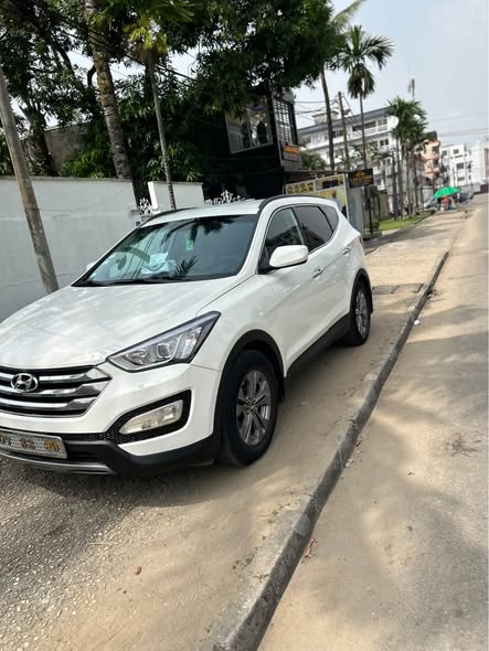 Hyundai Santa Fe 2014 – SUV Familial & Robuste