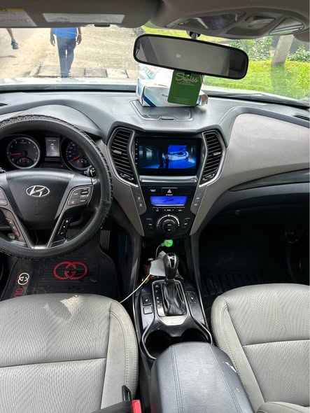Hyundai Santa Fe 2014 – SUV Familial & Robuste