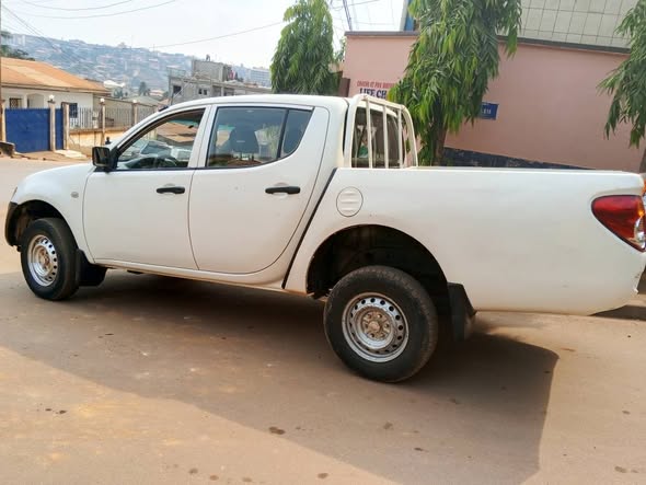 Mitsubishi L200 année 2011 moteur diesel