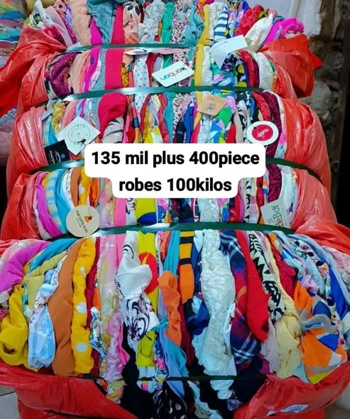 Ballot robes crèmes avec plus de 400 pièces