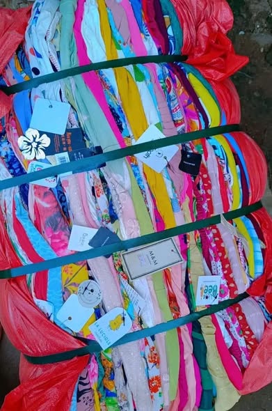 Ballot robes crèmes avec plus de 400 pièces