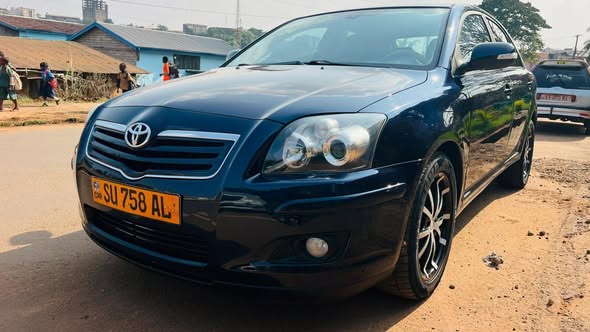 TOYOTA AVENSIS TÊTE DE COCHON LEAFTBAC ANNÉE 2006