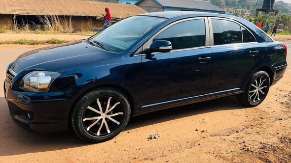 TOYOTA AVENSIS TÊTE DE COCHON LEAFTBAC ANNÉE 2006