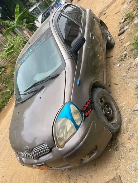 Toyota Yaris 2005 Essence Manuel