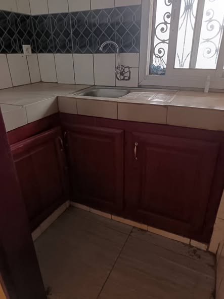 Studio moderne à louer à Odza