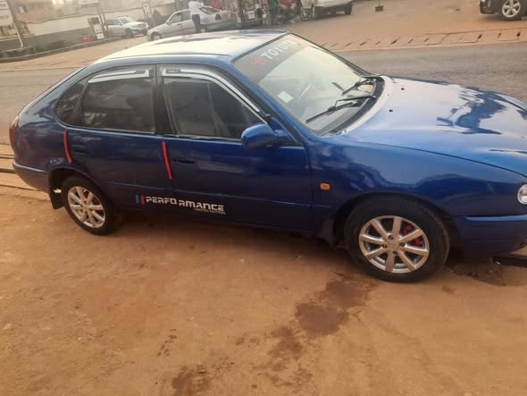 TOYOTA COROLLA 110 MOTEUR ESSENCE