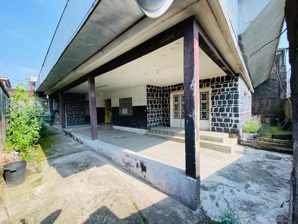 Villa titrée à vendre à Deido