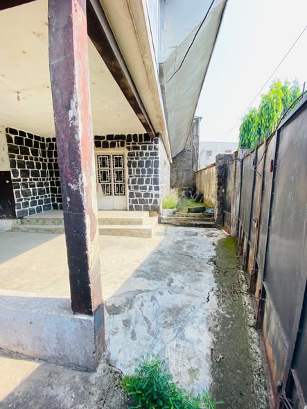 Villa titrée à vendre à Deido