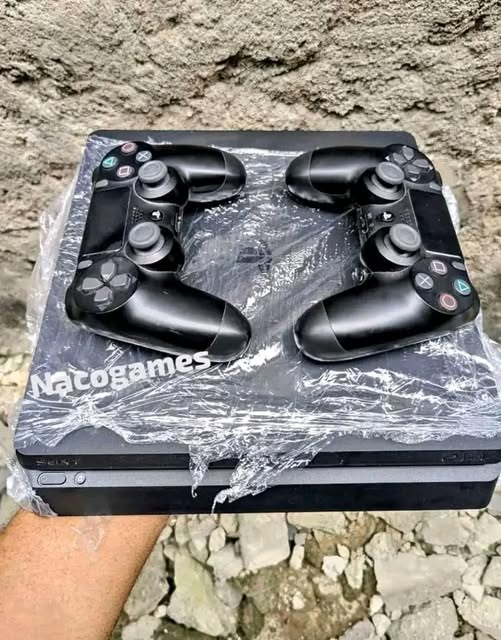 PS4 slim version 9.0 scellé avec facture