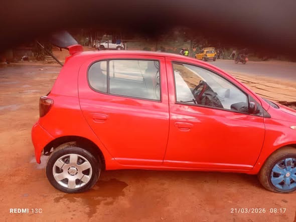 URGENT Yaris 2002 à vendre