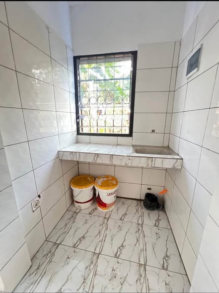 Chambre moderne à louer à Logbessou