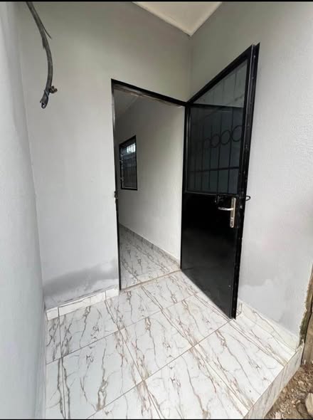 Chambre moderne à louer à Logbessou