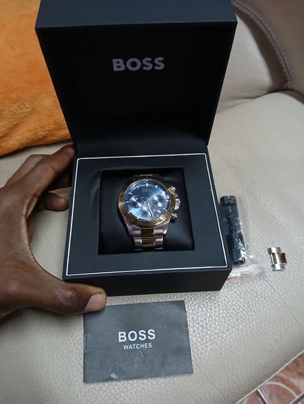 Montre Hugo Boss et tennis Lacoste quasi neuves