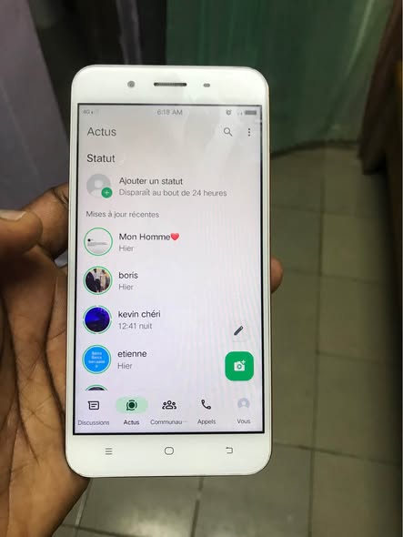 Téléphone Vivo état très neuf