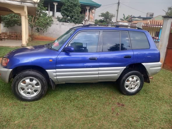 RAV4 99 Manuel essence