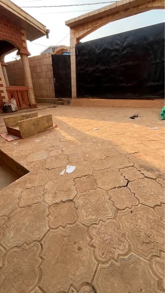 Appartement Semi individuel à louer à Etoudi