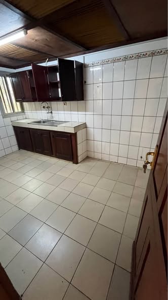 Appartement Semi individuel à louer à Etoudi