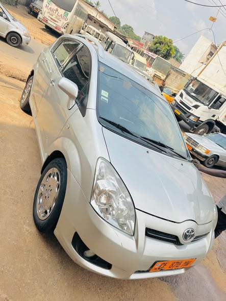 TOYOTA CORROLA Verso 7 places