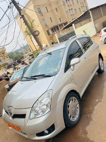 TOYOTA CORROLA Verso 7 places