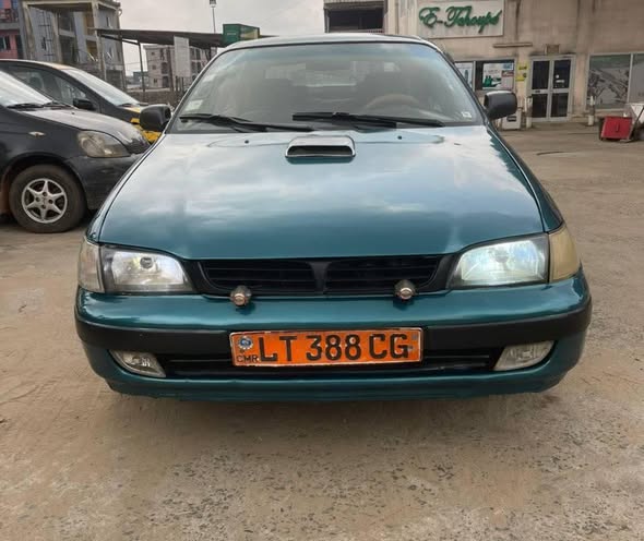 Toyota Carina E moteur essence