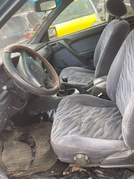 Toyota Carina E moteur essence