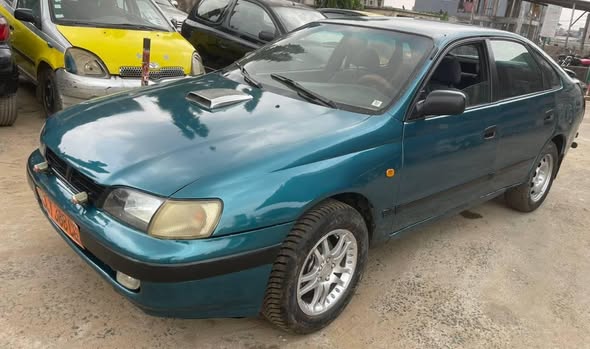 Toyota Carina E moteur essence