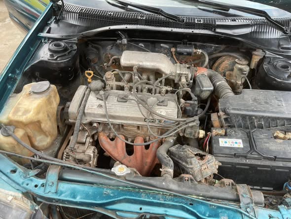 Toyota Carina E moteur essence