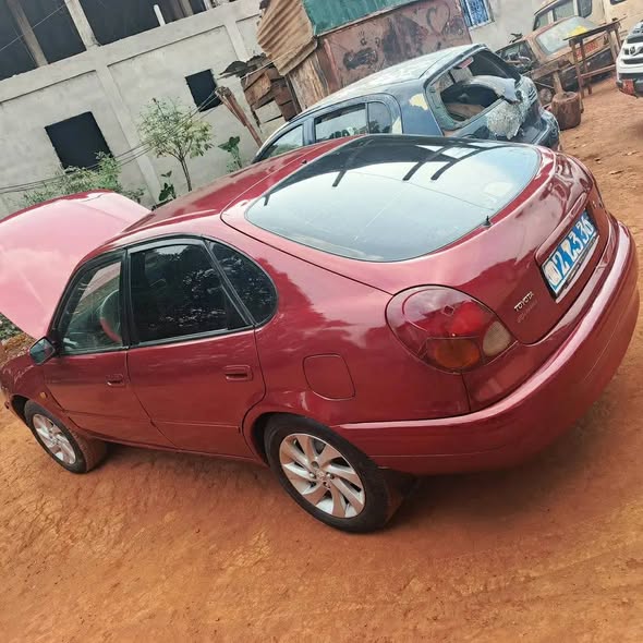 TOYOTA COROLLA 111 MOTEUR ESSENCE VVTI IMPECABLE