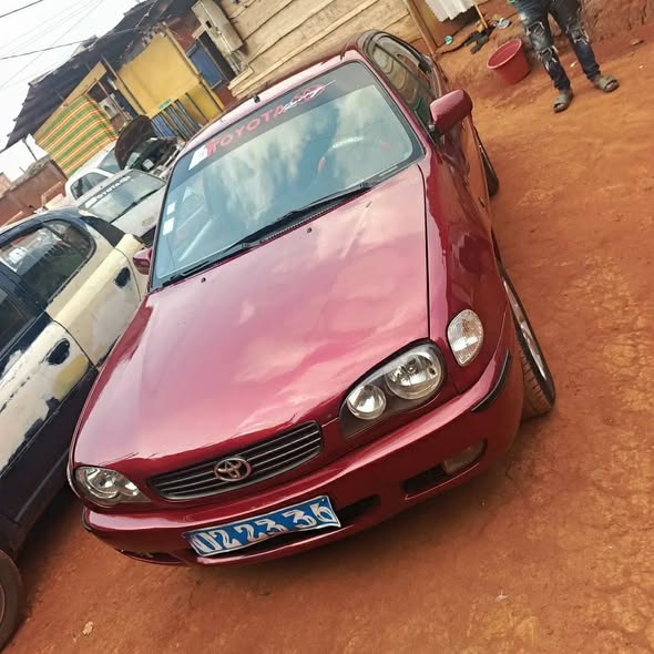 TOYOTA COROLLA 111 MOTEUR ESSENCE VVTI IMPECABLE