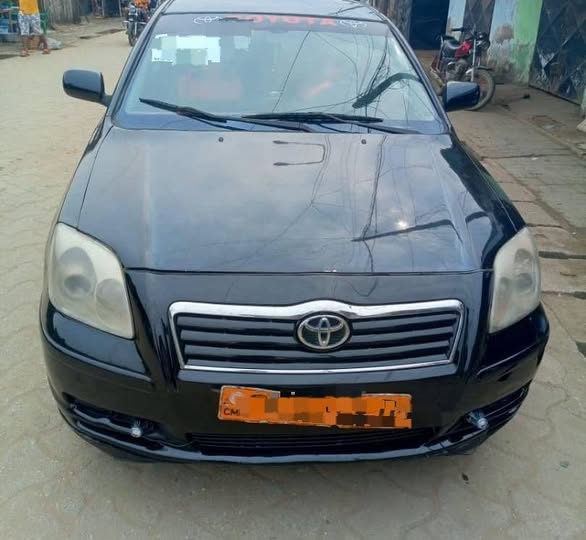 Avensis tête de cochon moteur essence vvti impeccable