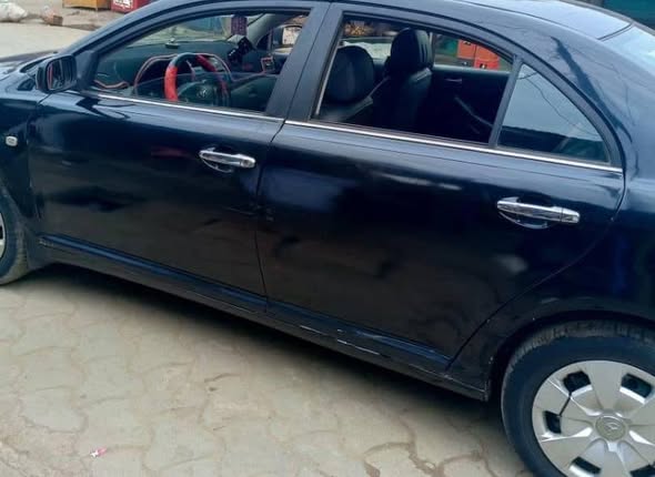 Avensis tête de cochon moteur essence vvti impeccable