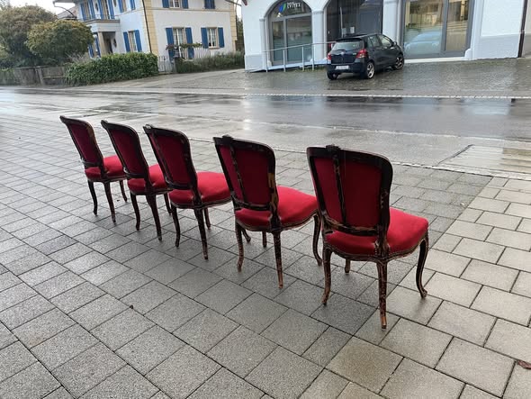 Brocante Suisse Yaoundé - Chaises