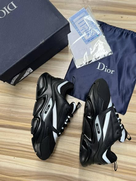 Chaussures de marque disponibles