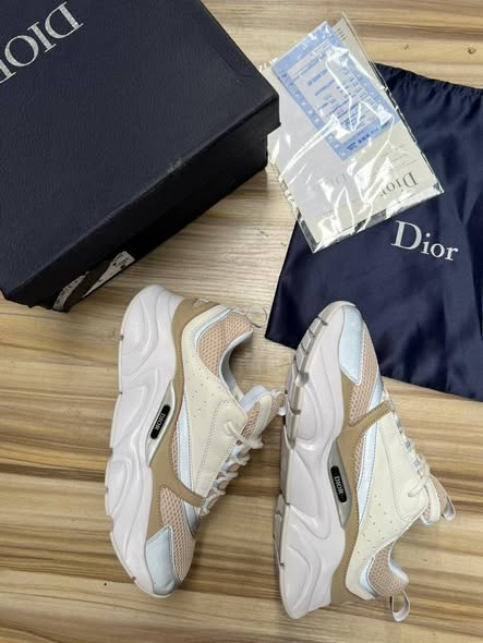 Chaussures de marque disponibles