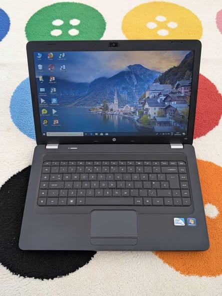Laptop HP CELERON quasi neuf