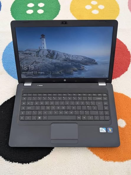 Laptop HP CELERON quasi neuf