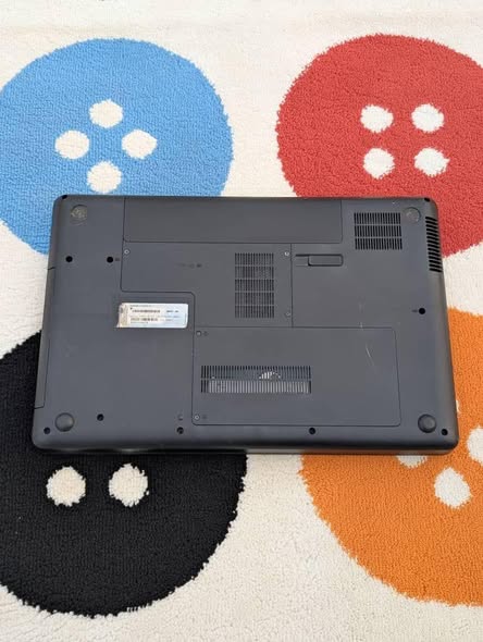 Laptop HP CELERON quasi neuf