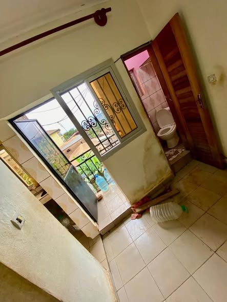 Chambre moderne à louer à Mendong