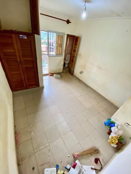 Chambre moderne à louer à Mendong