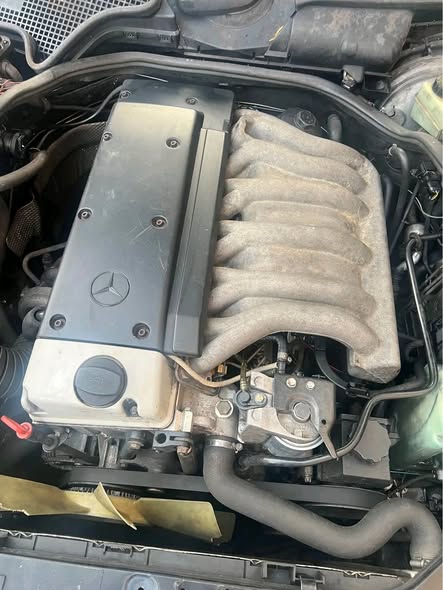 Mercedes-Benz classe E très propre