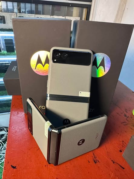 MOTOROLA RAZR 2023 PLIABLE 128/8 gigas
