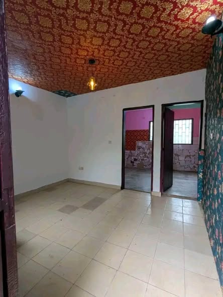 Moyen appartement moderne à louer à Biyem Assi
