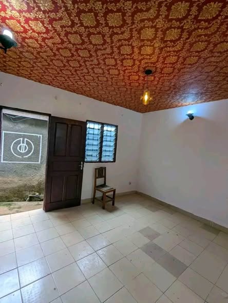 Moyen appartement moderne à louer à Biyem Assi