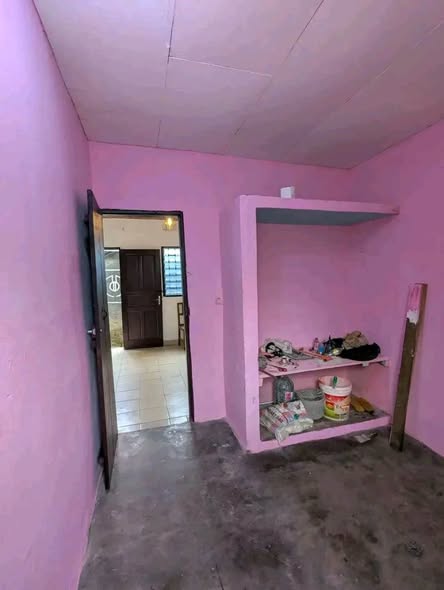 Moyen appartement moderne à louer à Biyem Assi