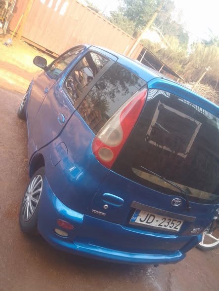 Yaris verso avant dans Bafoussam